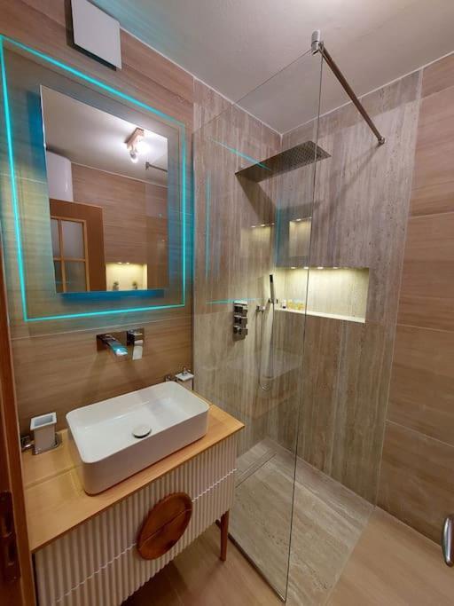 Frequency 286 Tirane Apartment Bagian luar foto
